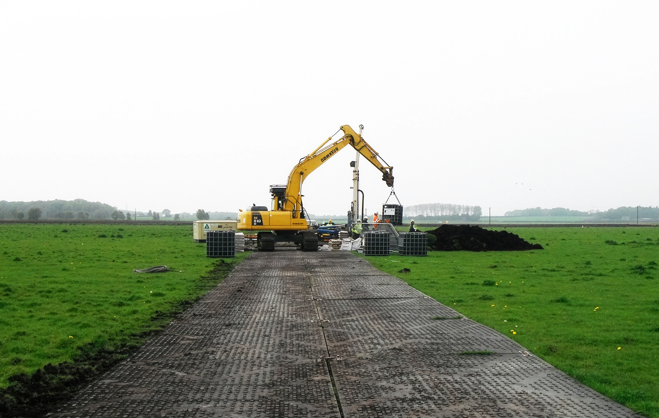 Overhead power and fibre transmission lines