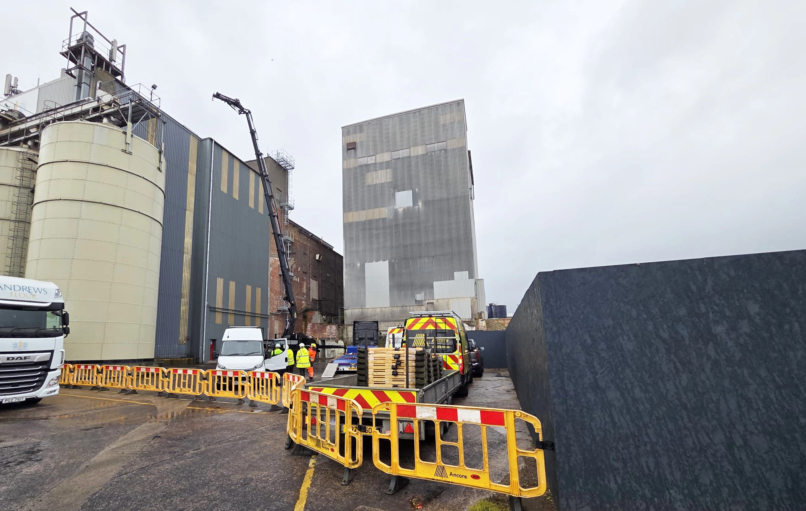 Rooftop grillage placement